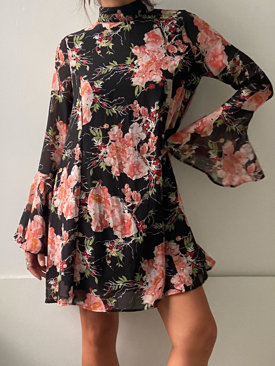Vestido Manga Flare